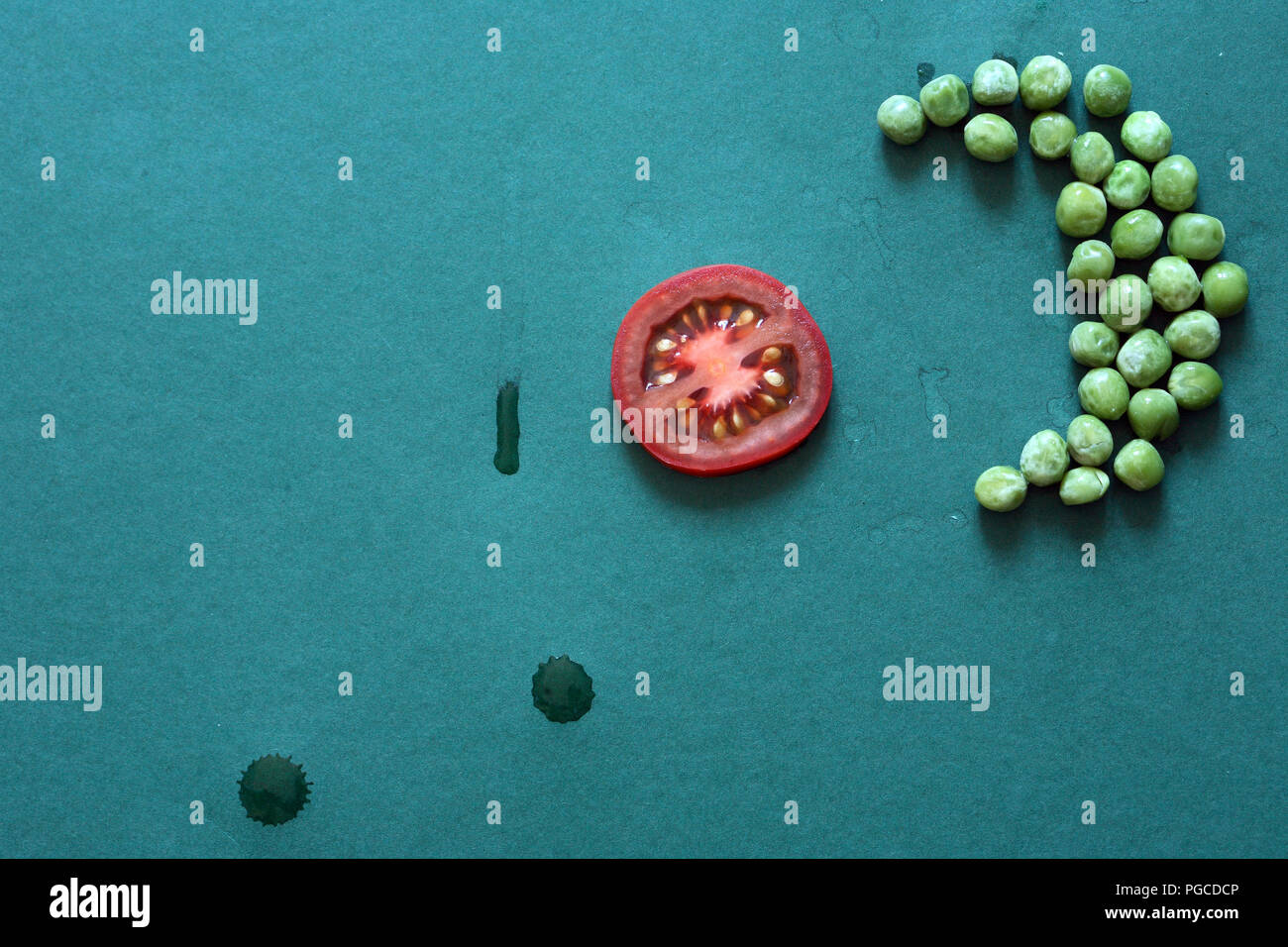 Sun aus Tomaten gegen Monat von Erbse gemacht Stockfoto