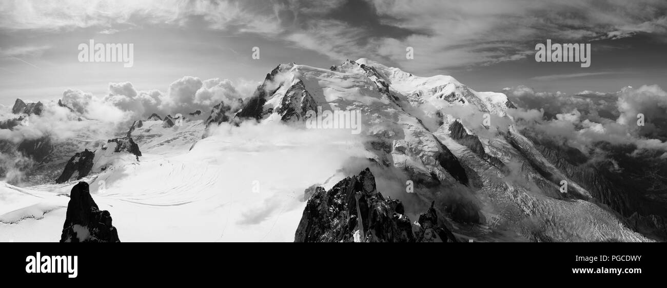 Chamonix, Frankreich. 24. August 2018. Bildende Kunst, Landschaft Bilder von Mt Blanc und die umliegenden Berge, Chamonix, Frankreich 24/08/2018 Stockfoto