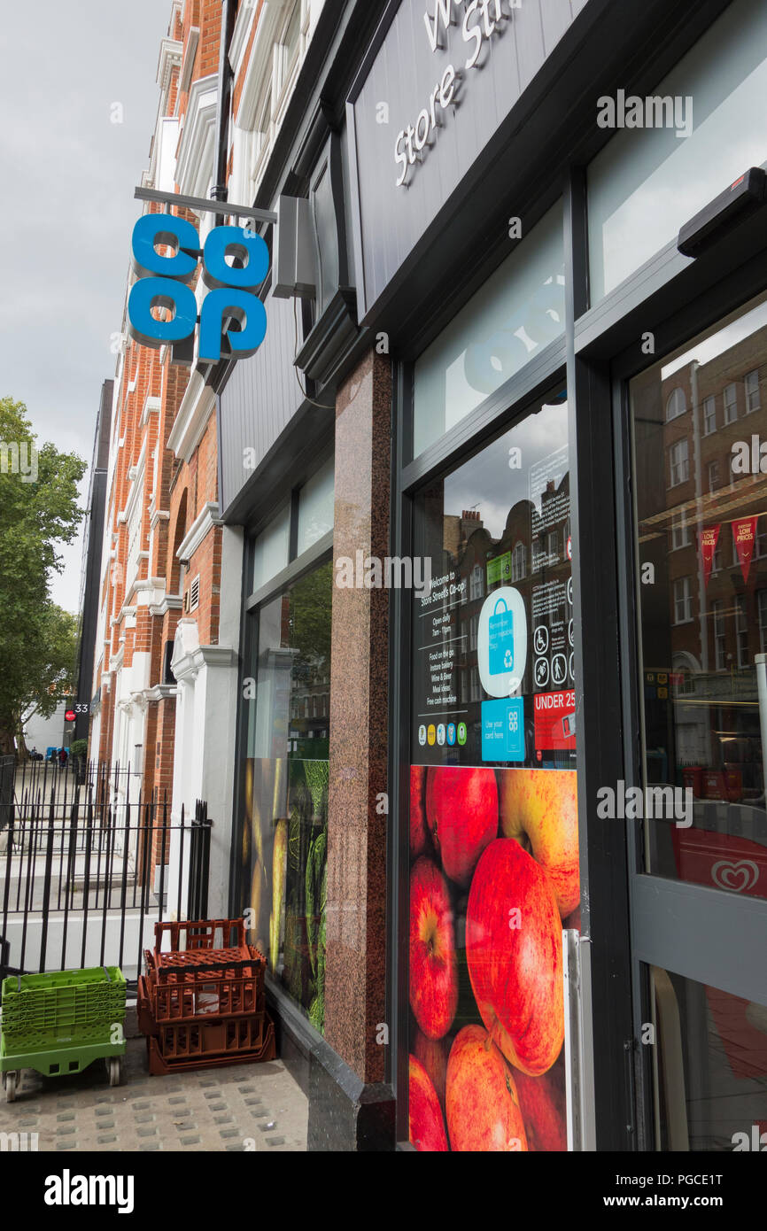 Die Außenseite des Co-op-Food Store auf Store Street, Bloomsbury, London, WC1, UK Stockfoto