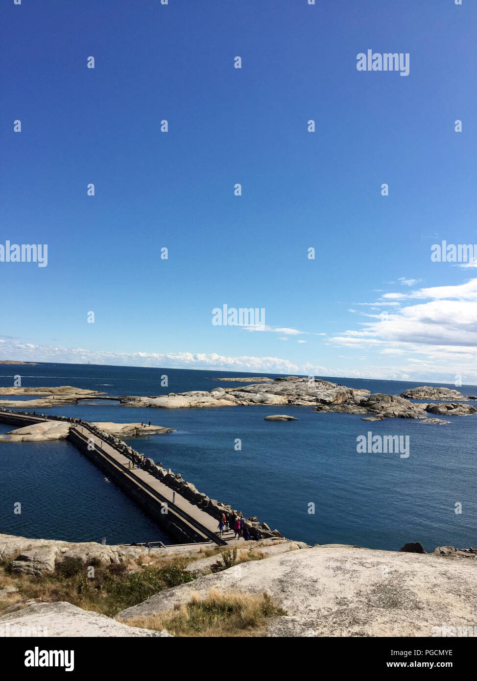 Blick auf den berühmten Platz, genannt Worlds End (Verdens Ende) in Tjøme, Norwegen an einem sonnigen Sommertag Stockfoto