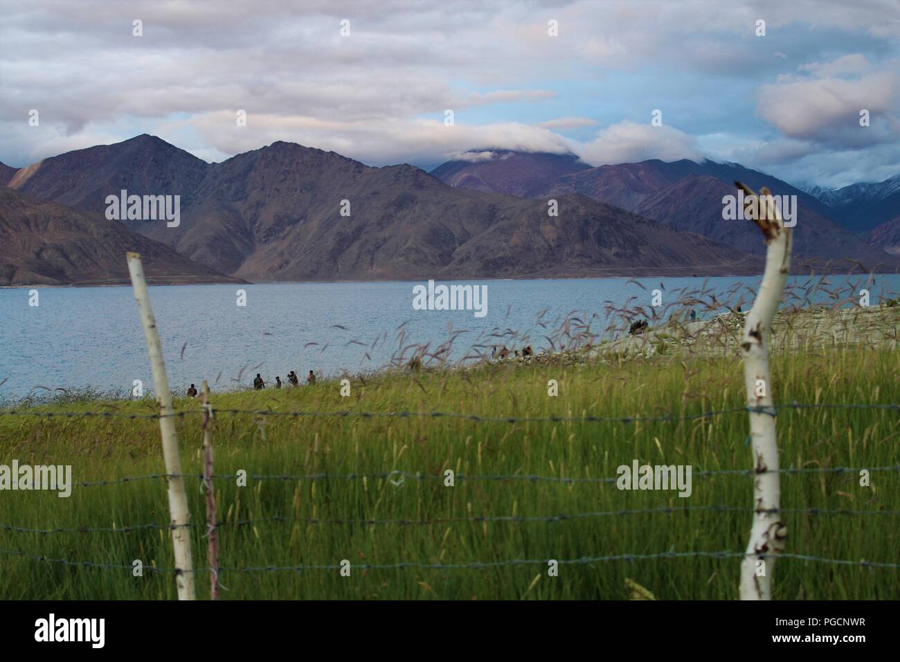 "Pengong See'. Fechten ist immer Vertreter der menschlichen Grenzen. Wir kann die Mutter Natur beschränken. Stockfoto