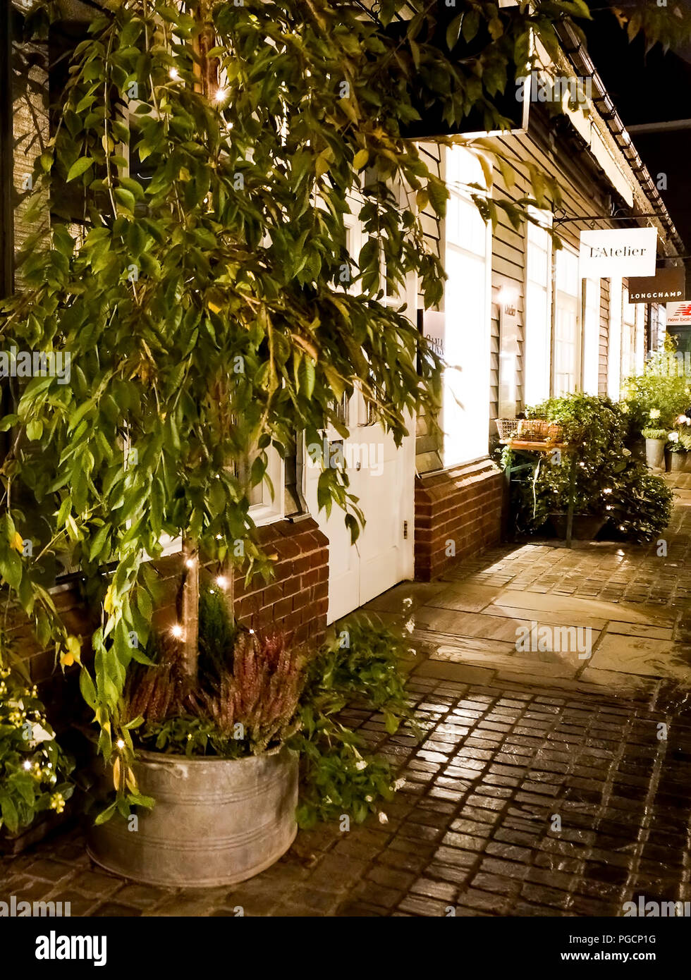 Bicester Village bei Nacht Stockfoto