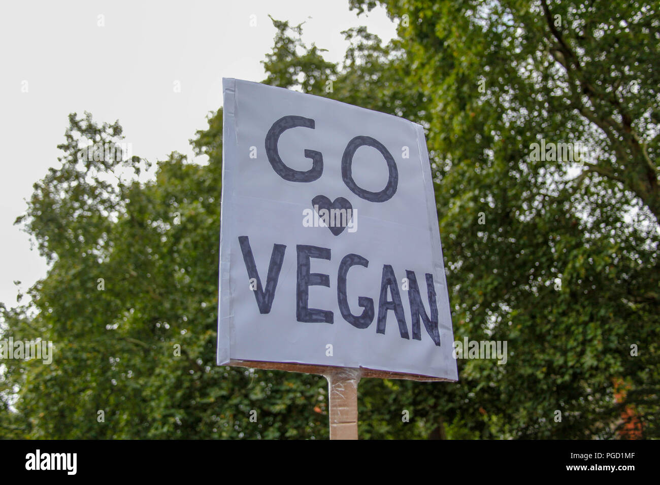London, Großbritannien. 25. Aug 2018. Zeichen an der Tierrechte März Kredit: Alex Cavendish/Alamy leben Nachrichten Stockfoto