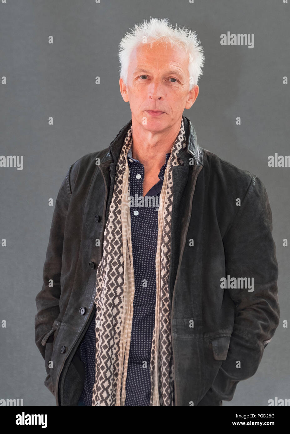 Edinburgh, Schottland, Großbritannien. 25 August, 2018. Abgebildet; Rupert Thompson's neuen Roman 'Nie', aber Sie bietet eine erfrischende Gegenmittel bias in der Kunstgeschichte zu Geschlecht. Es ist fiktiv Rechnung von zwei Künstlerinnen mit surrealistischen Tendenzen, die geschlechtsspezifische Grenzen vor einem Jahrhundert zertrümmert. Credit: Iain Masterton/Alamy leben Nachrichten Stockfoto