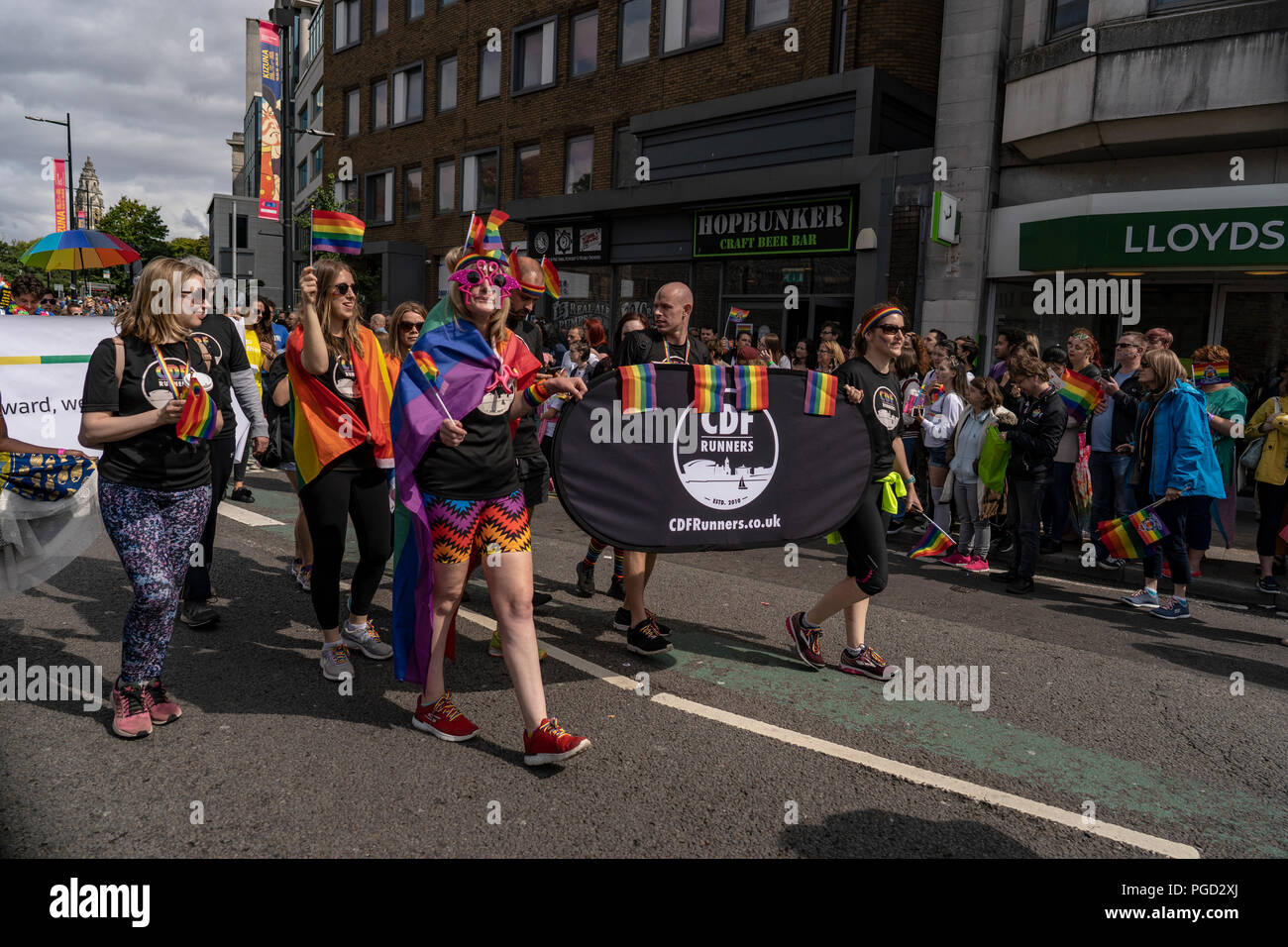 Cardiff, Wales, 25. August 2018: Demonstranten nehmen an der jährlichen Stolz Cymru Parade in Cardiff, Wales am 25 August, 2018 © Daniel Damaschin Credit: Daniel Damaschin/Alamy leben Nachrichten Stockfoto