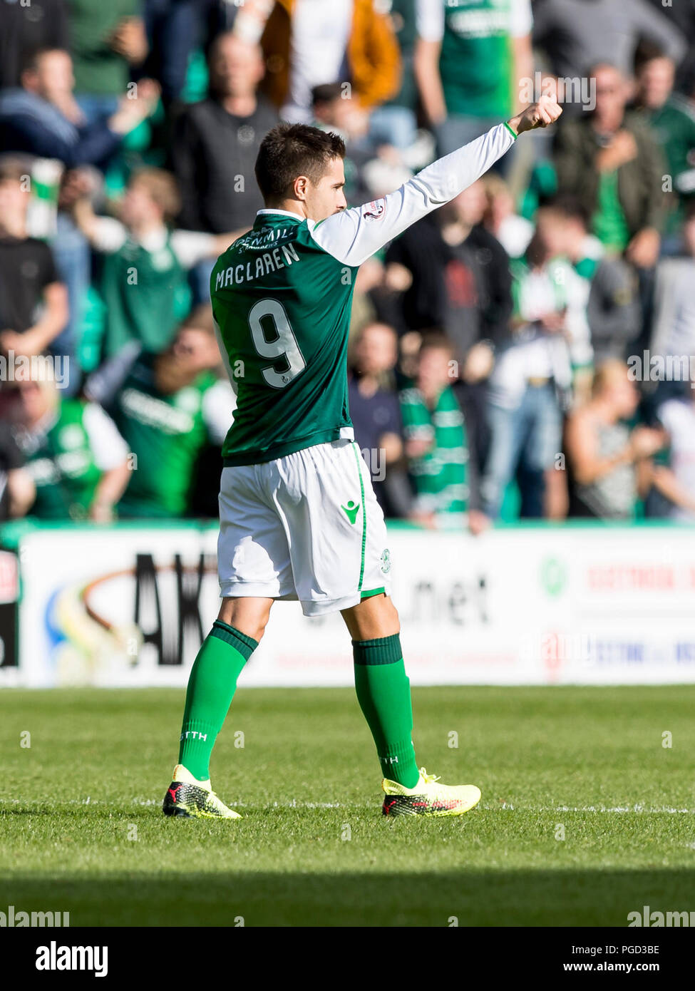 Ostern Road, Edinburgh, Großbritannien. 25 Aug, 2018. Ladbrokes Premiership Fußball, Hibernian gegen Aberdeen; Jamie Maclaren von Hibernian feiert equalizing Ziel in der 86. Minute das Ergebnis 1-1 Credit: Aktion plus Sport/Alamy Leben Nachrichten aus Stockfoto