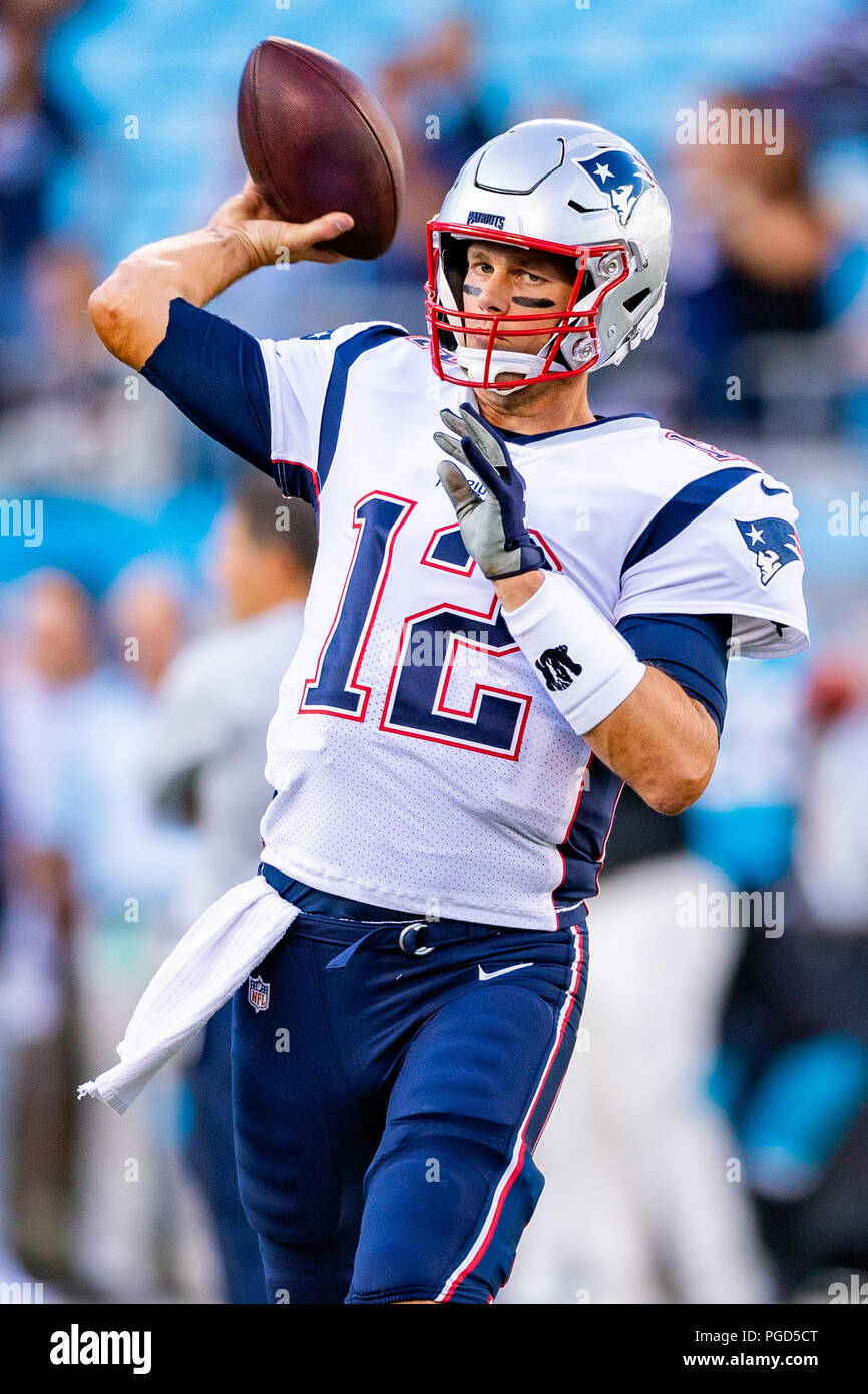 New England Patriots Quarterback Tom Brady (12) vor der preseason NFL Football Spiel zwischen den New England Patriots und die Carolina Panthers am Freitag, den 24. August 2018 in Charlotte, NC. Jakob Kupferman/CSM Stockfoto