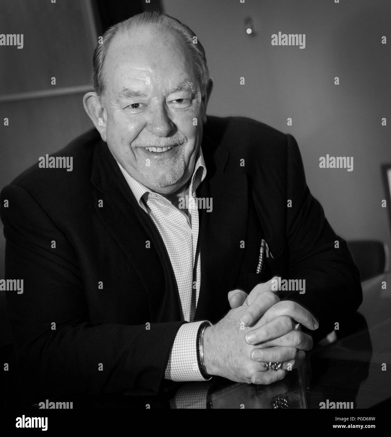 Las Vegas, NV, USA. 15 Feb, 2013. Robin Leach fotografiert von Guy Savoy im Caesars Palace in Las Vegas, NV am 15. Februar 2013. Credit: Erik Kabik Fotografie/Medien Punch/Alamy leben Nachrichten Stockfoto