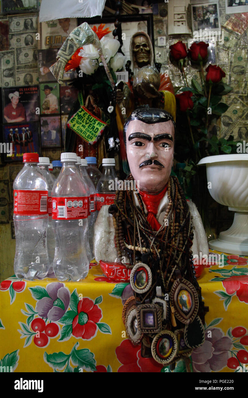 Altar en Ehre ein Jesús Malverde Jesús Malverde que Es venerado como Santo el cual todos los Días atrae a cientos de seguidores ein su capilla de la Cap Stockfoto