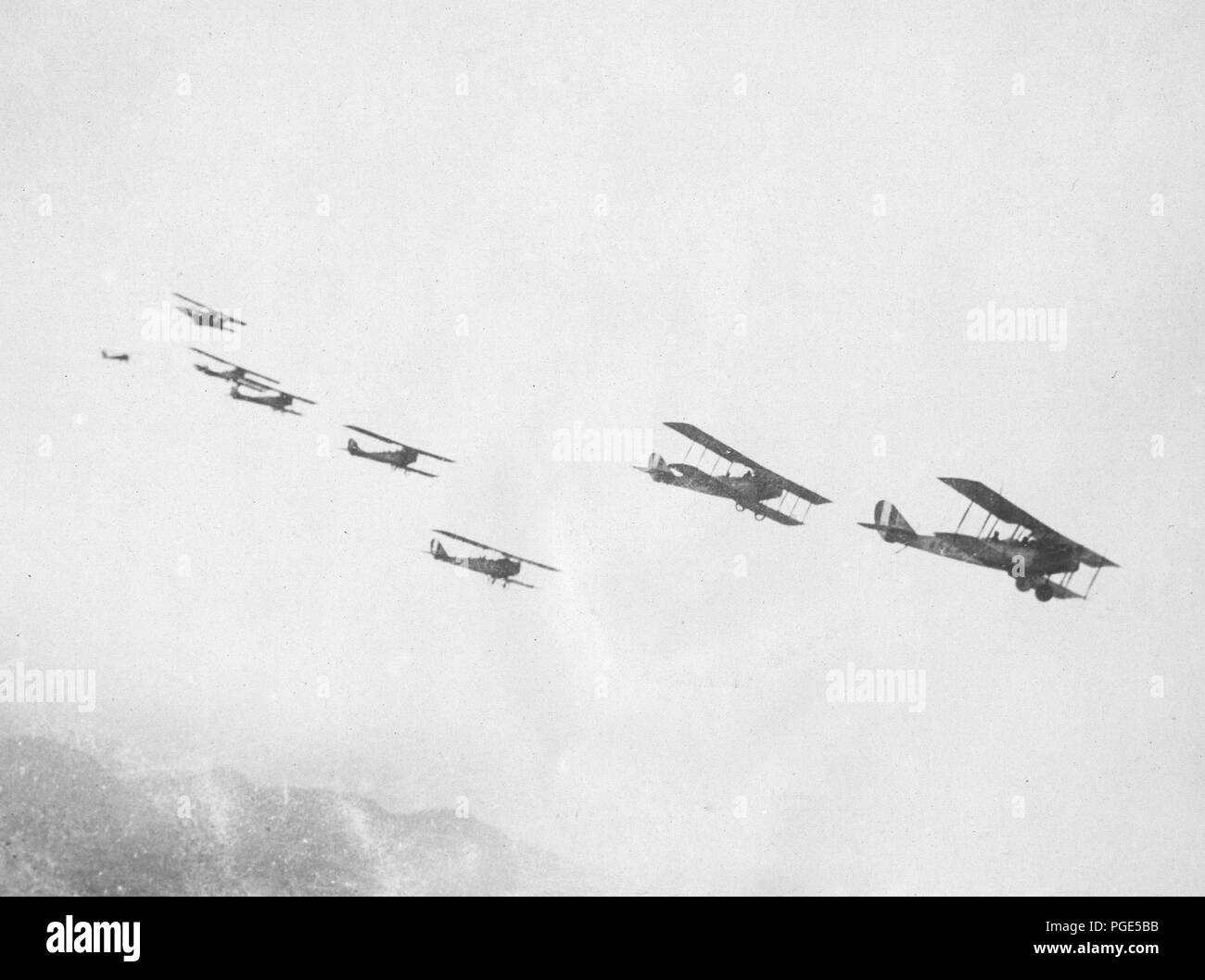 Wie amerikanische Flieger feierten den Waffenstillstand unterzeichnet. Dies ist ein Teil der großen Bildung von 202 Flugzeugen von Rockwell Feld, Cal., die darauf aus sind, die Unterzeichnung des Waffenstillstandes zu feiern. Stockfoto