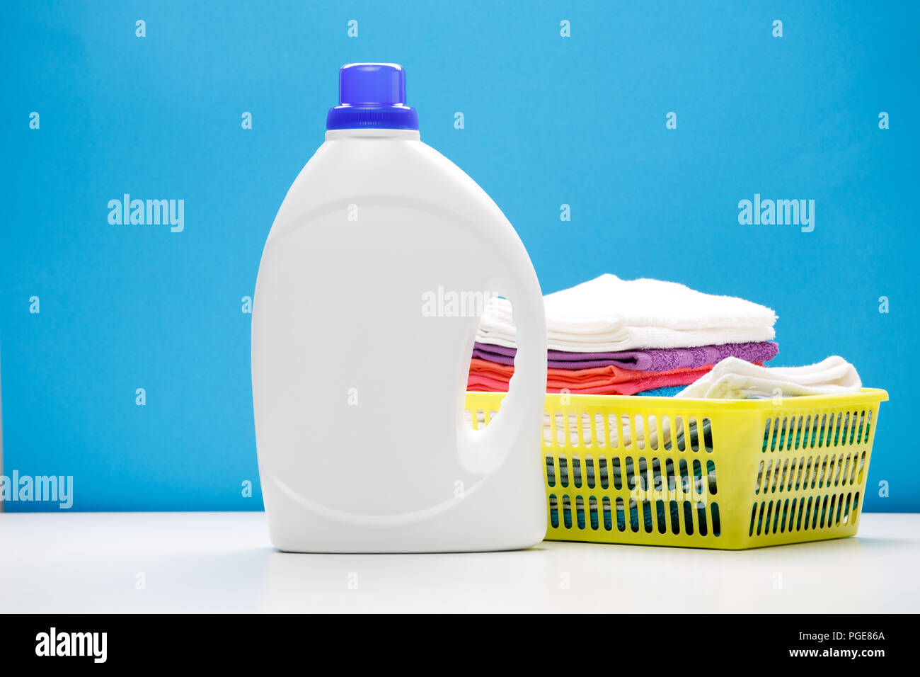 Reinigungsmittel Mit Bleichmittel Stockfotos Und Bilder Kaufen Alamy