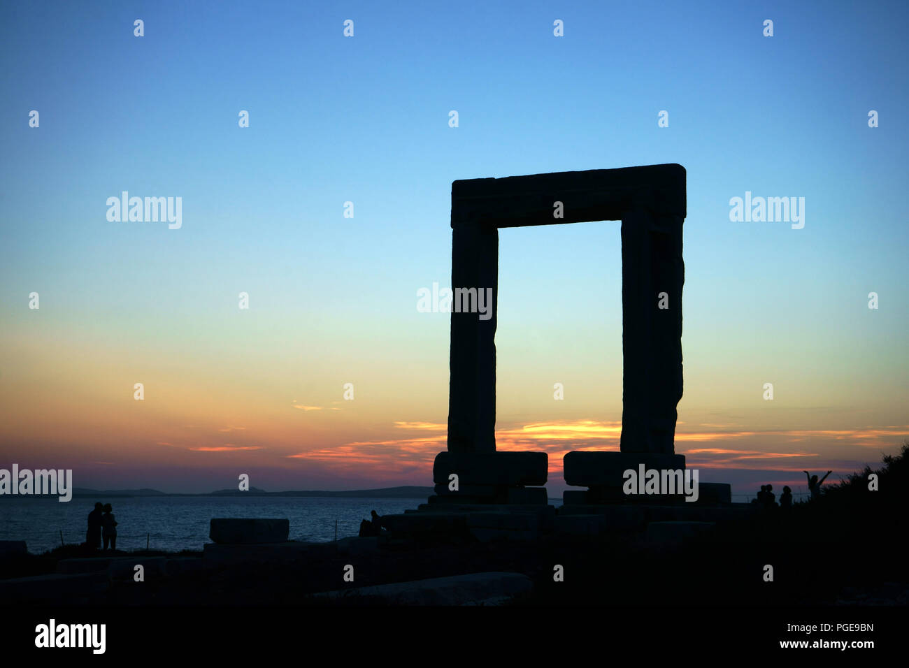 Portara bei Sonnenuntergang, Insel Naxos, Kykladen, Griechenland Stockfoto