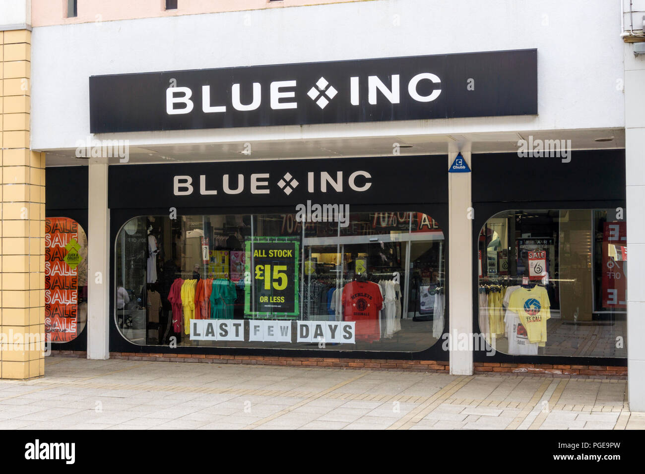 Ein Zweig der Blue inc Fashion Retail Shops in King's Lynn Stadtzentrum. Stockfoto