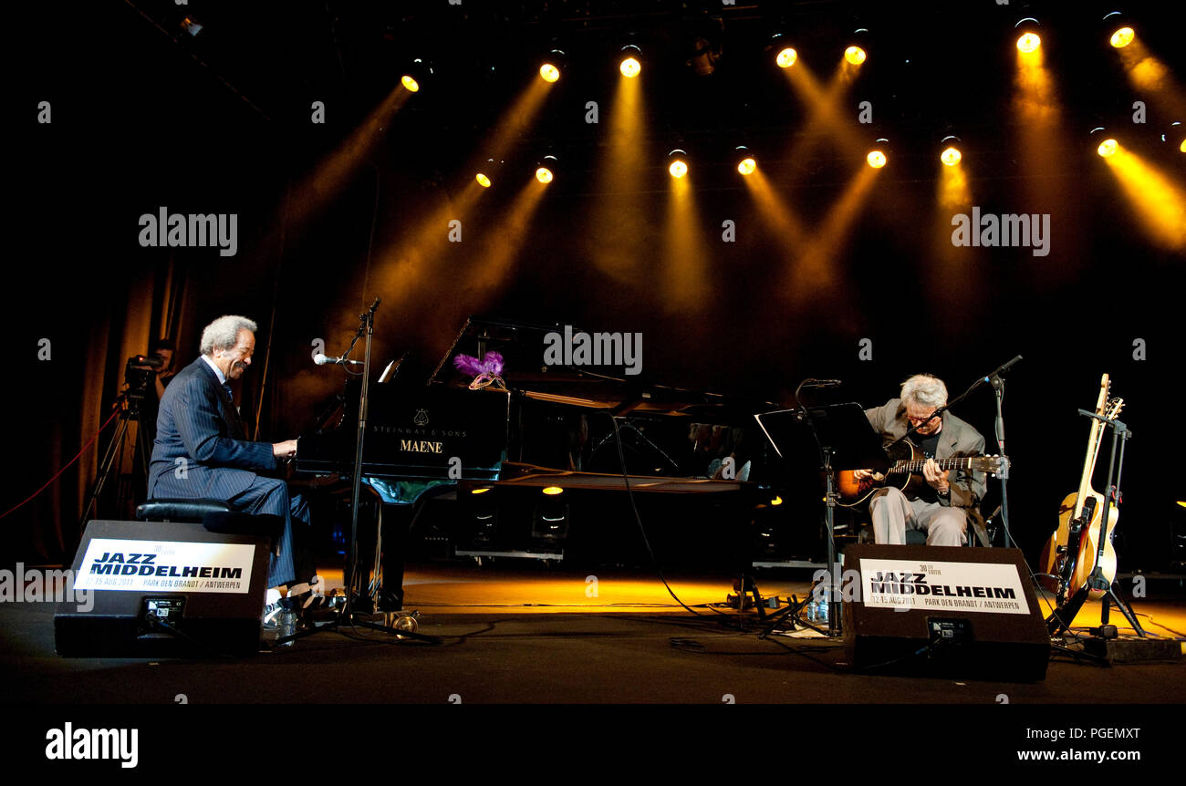 Allen Toussaint & Marc Ribot in Konzert Im Jazz Middelheim Festival in Antwerpen (Belgien, 14/08/2011) Stockfoto