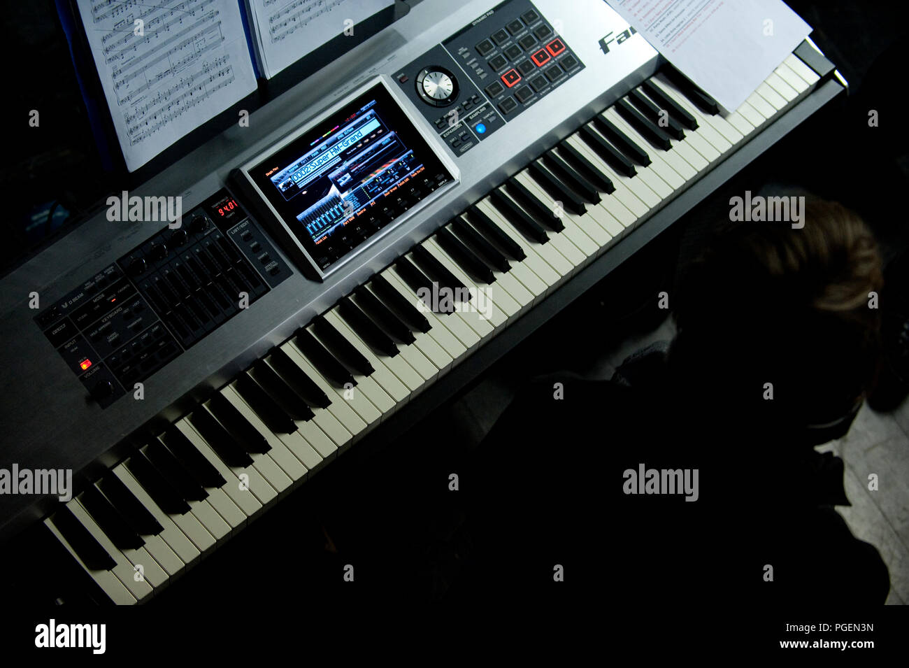 Die Broederscholen und die Heilig Hart-Basisschool Tereken aus Sint-Niklaas durchführen das Musical Annie (Belgien, 13/02/2009) Stockfoto