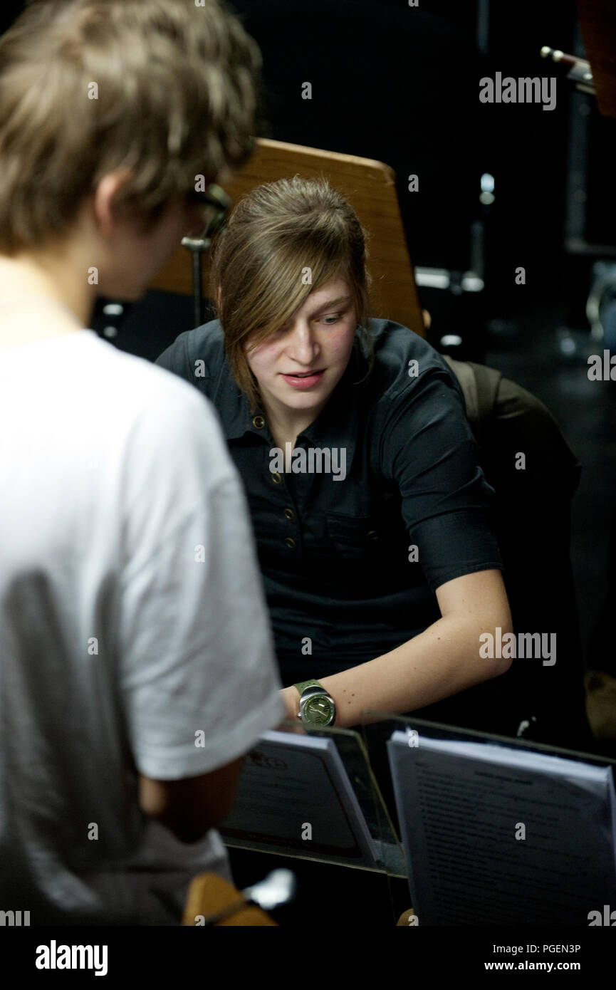 Die Broederscholen und die Heilig Hart-Basisschool Tereken aus Sint-Niklaas durchführen das Musical Annie (Belgien, 13/02/2009) Stockfoto