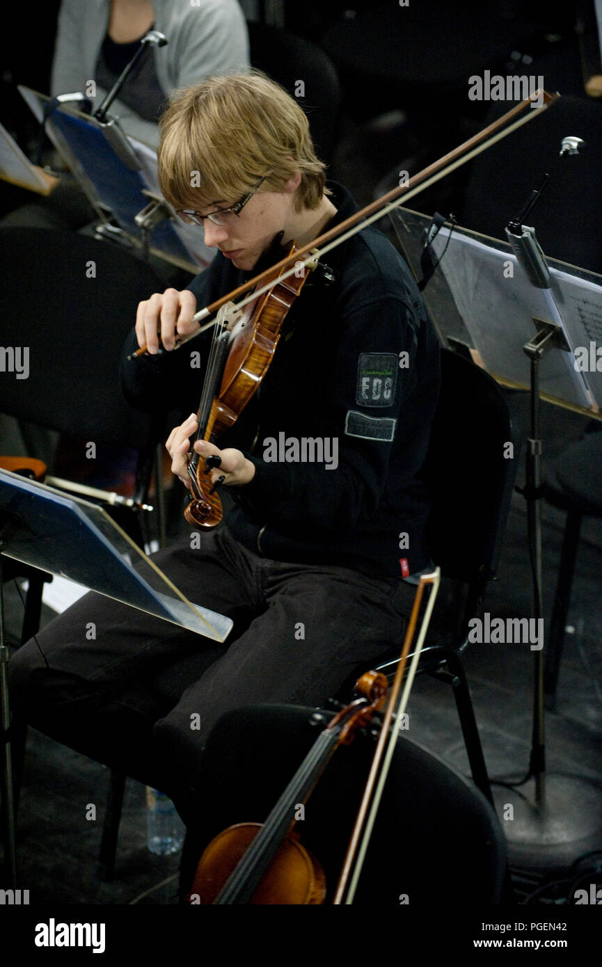 Die Broederscholen und die Heilig Hart-Basisschool Tereken aus Sint-Niklaas durchführen das Musical Annie (Belgien, 13/02/2009) Stockfoto