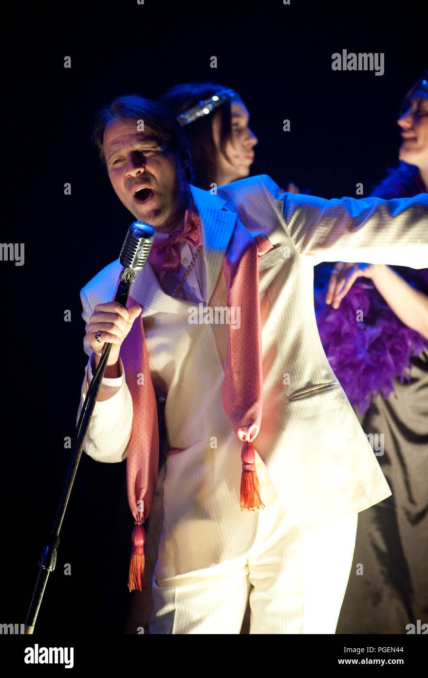Die Broederscholen und die Heilig Hart-Basisschool Tereken aus Sint-Niklaas durchführen das Musical Annie (Belgien, 13/02/2009) Stockfoto