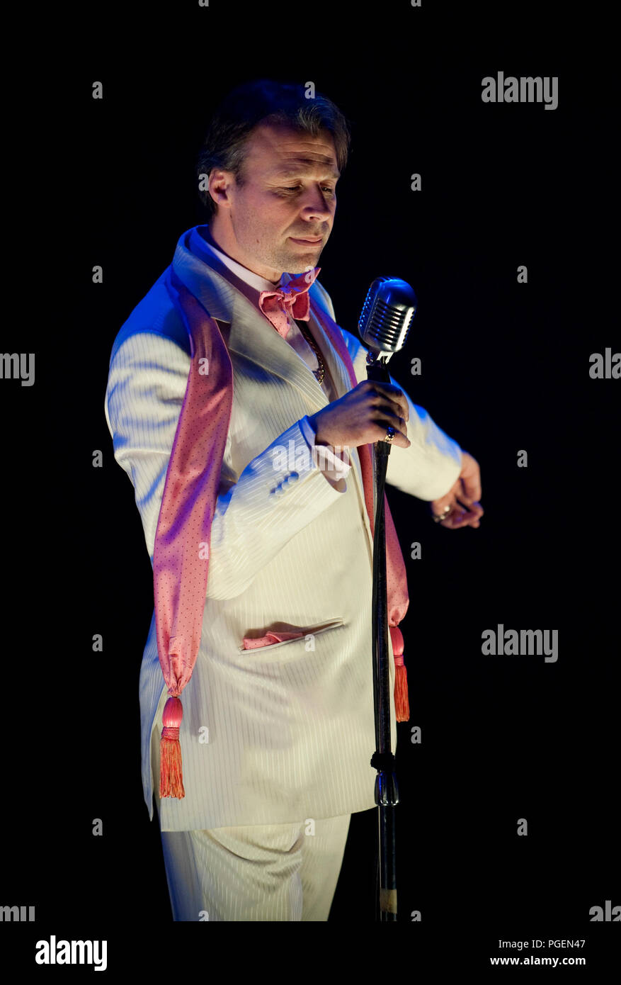 Die Broederscholen und die Heilig Hart-Basisschool Tereken aus Sint-Niklaas durchführen das Musical Annie (Belgien, 13/02/2009) Stockfoto