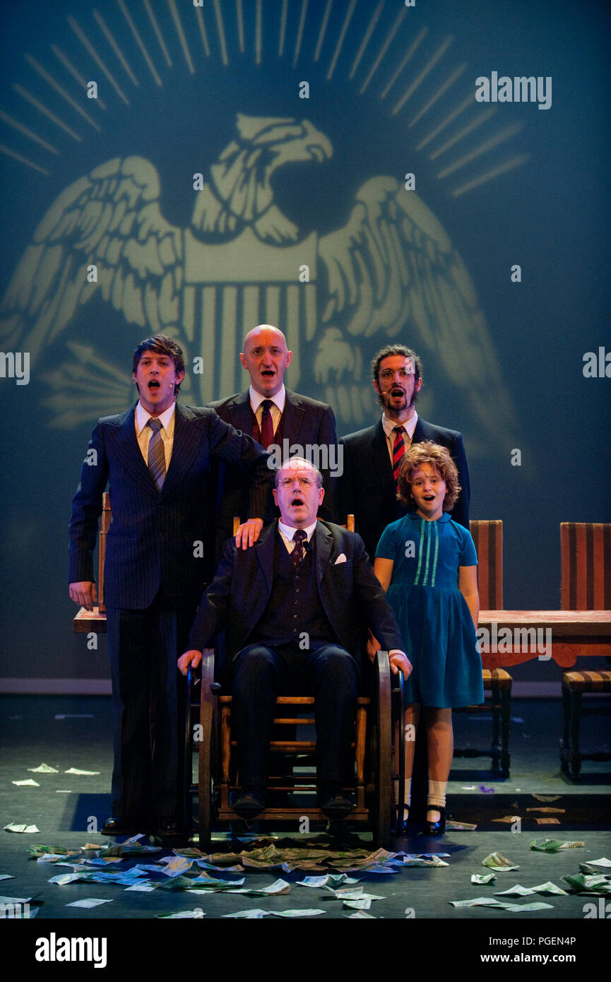 Die Broederscholen und die Heilig Hart-Basisschool Tereken aus Sint-Niklaas durchführen das Musical Annie (Belgien, 13/02/2009) Stockfoto