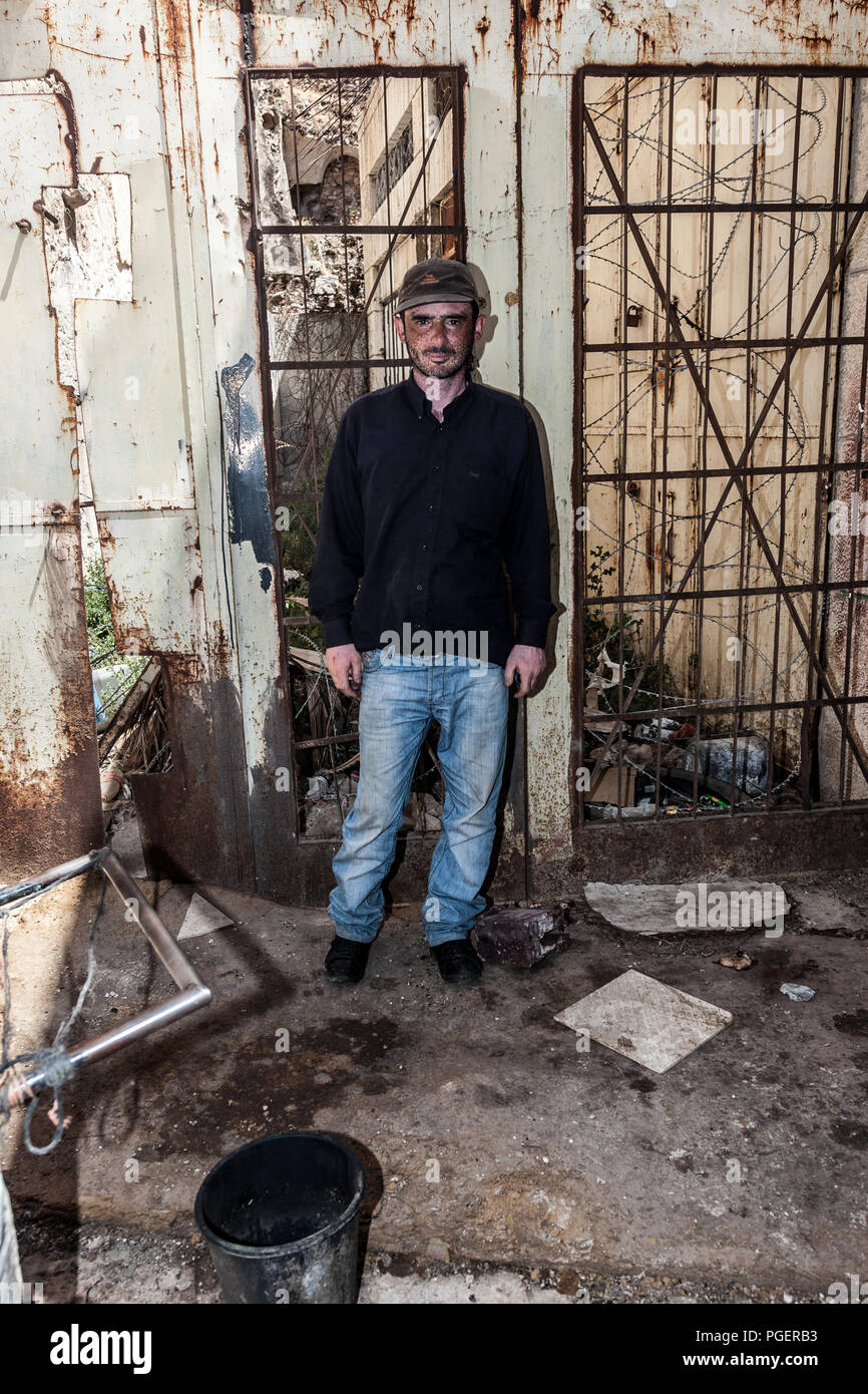 Hebron, Palästina, 21. Juni 2014: Palästinensische Männer auf den Straßen der Altstadt von Hebron. Stockfoto