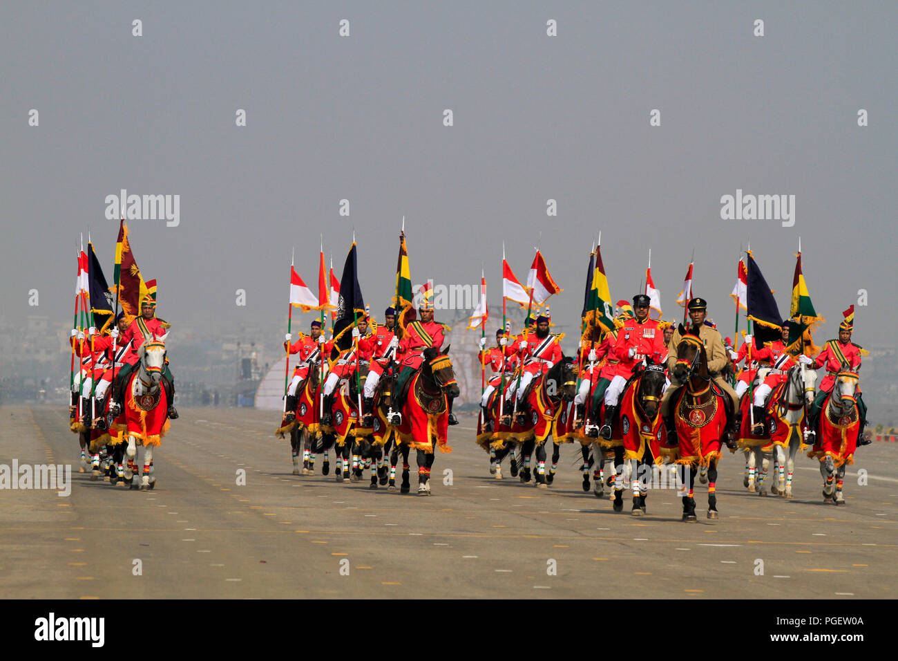 Armee, Marine, Luftwaffe und andere Streitkräfte Etappensieg Day Parade an der Nationalen Paradeplatz. Dhaka, Bangladesch. Stockfoto