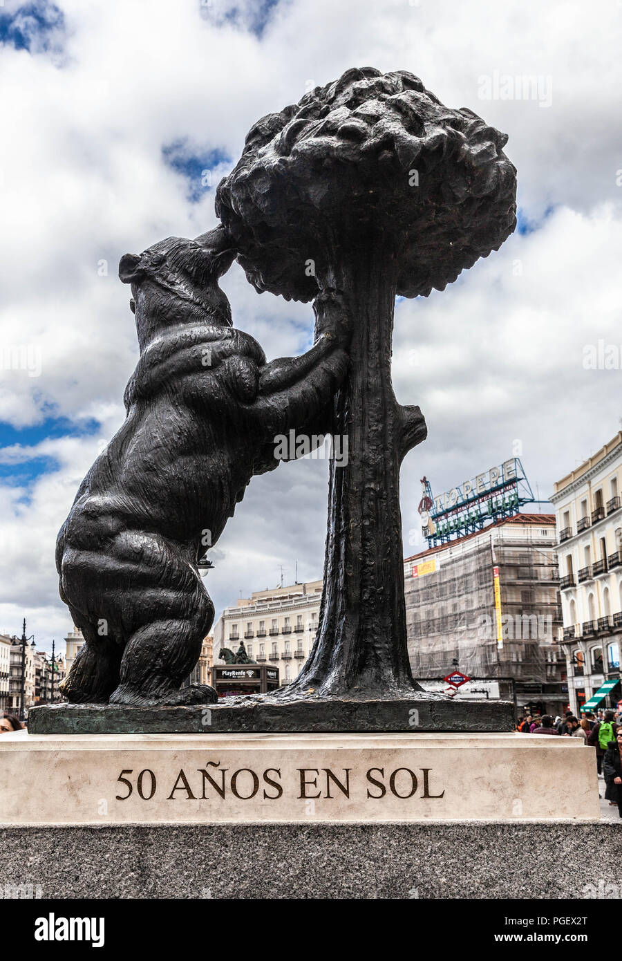 Statue von der Bär und der Erdbeerbaum, Puerta del Sol, Madrid, Spanien. Stockfoto