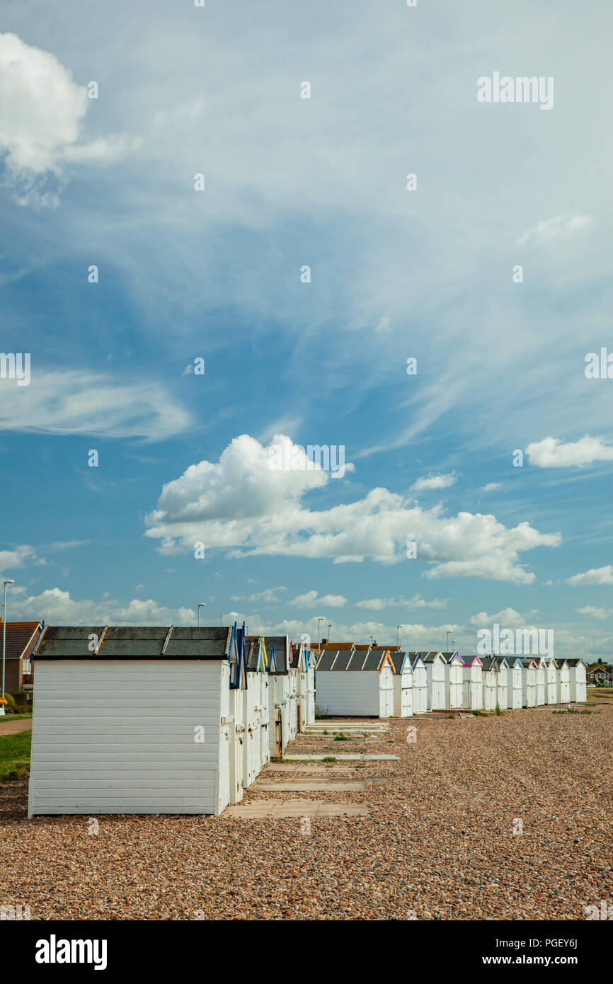 Strand Hütten im Goring-by-Sea, West Sussex, England. Stockfoto