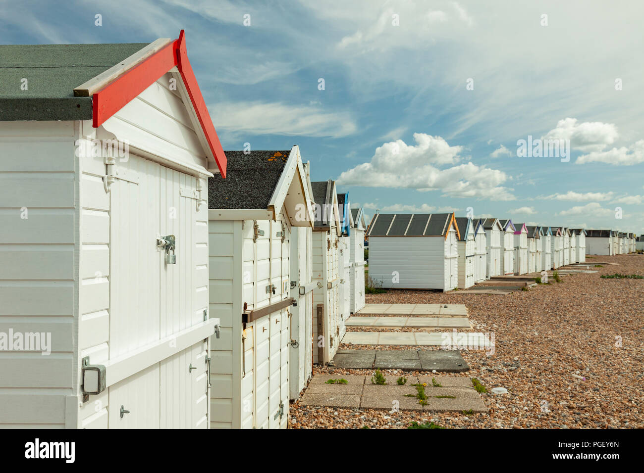 Strand Hütten im Goring-by-Sea in der Nähe von Worthing, West Sussex, England. Stockfoto