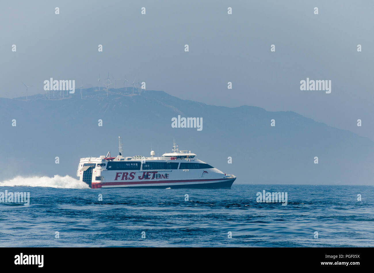 FRS Fähre am offenen Meer, den Personenverkehr zwischen Spanien und Marokko, Nordafrika, Costa de la Luz, Andalusien, Spanien. Stockfoto