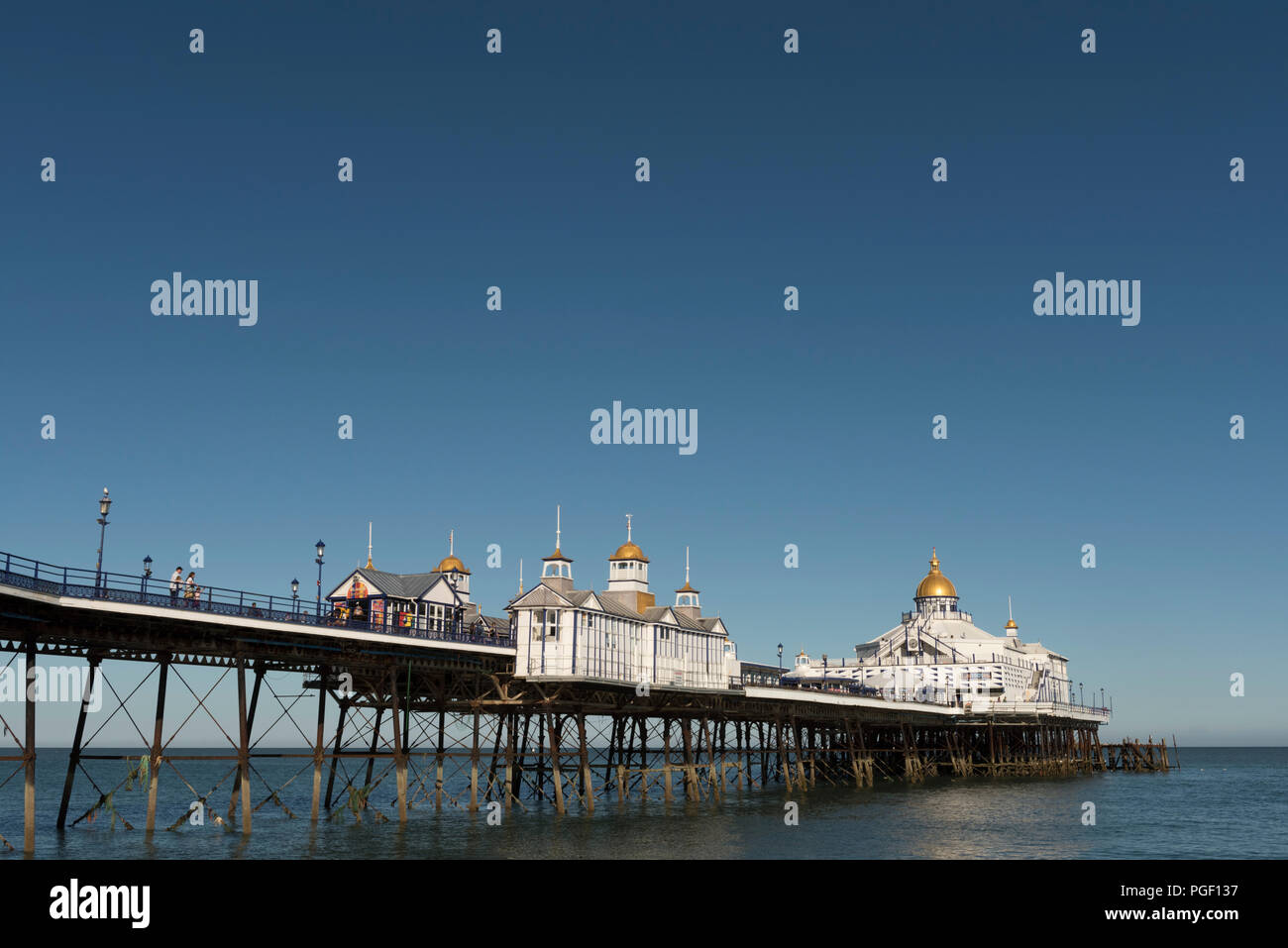 Eastbourne Pier, in der Grafschaft East Sussex, an der Südküste von England in Großbritannien. Stockfoto