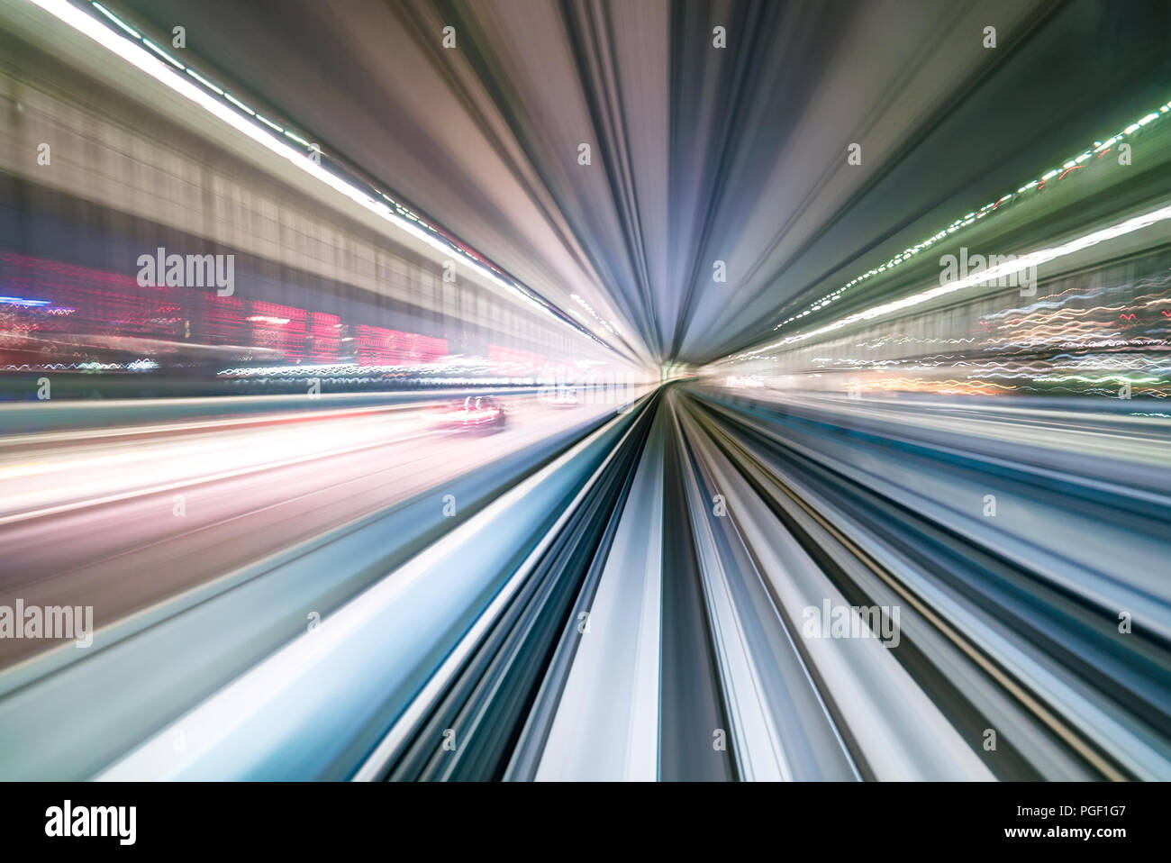 Bewegungsunschärfe von Zug bewegen in Tunnel in Tokyo, Japan Stockfoto