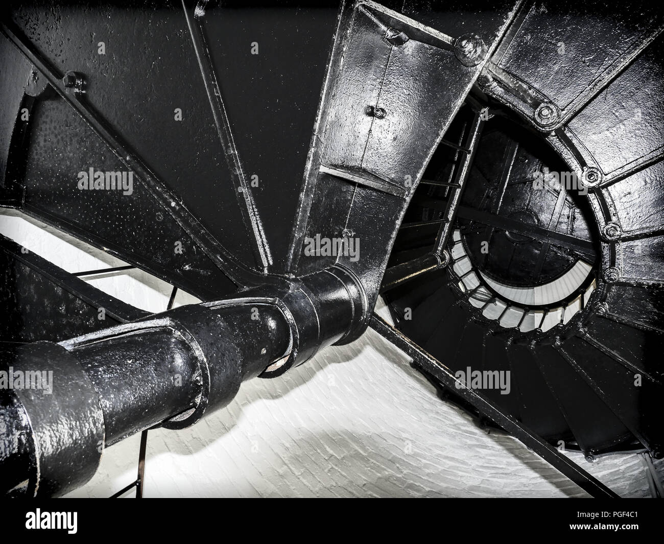 Unter Spirale der Key West, Florida Lighthouse Schritte in Schwarz und Weiß. Stockfoto