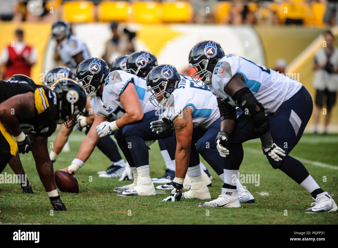 Pittsburgh, USA. 25. August 2018. Titans #61 Aaron Stinnie während der Pittsburgh Steelers vs Tennessee Titans Spiel am Heinz Feld in Pittsburgh, PA. Jason Pohuski/CSM Credit: Cal Sport Media/Alamy leben Nachrichten Stockfoto