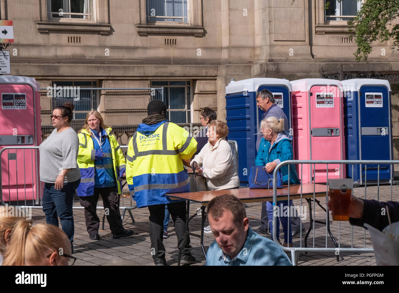 Bolton, Großbritannien. 25. August 2018. Fotos auf der belebten Samstag Nachmittag der drei Tag Essen und Trinken Festival in Bolton, Manchester, die dauert von Freitag, den 24. August bis Montag, den 27. August. Das Festival ist das größte im Nordwesten von England. Credit: Ruaux/Alamy leben Nachrichten Stockfoto