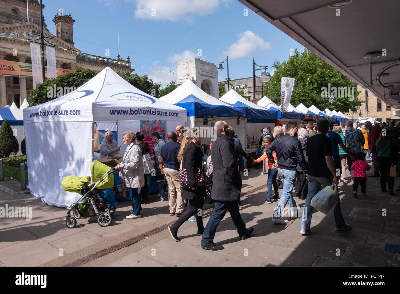 Bolton, Großbritannien. 25. August 2018. Fotos auf der belebten Samstag Nachmittag der drei Tag Essen und Trinken Festival in Bolton, Manchester, die dauert von Freitag, den 24. August bis Montag, den 27. August. Das Festival ist das größte im Nordwesten von England. Credit: Ruaux/Alamy leben Nachrichten Stockfoto