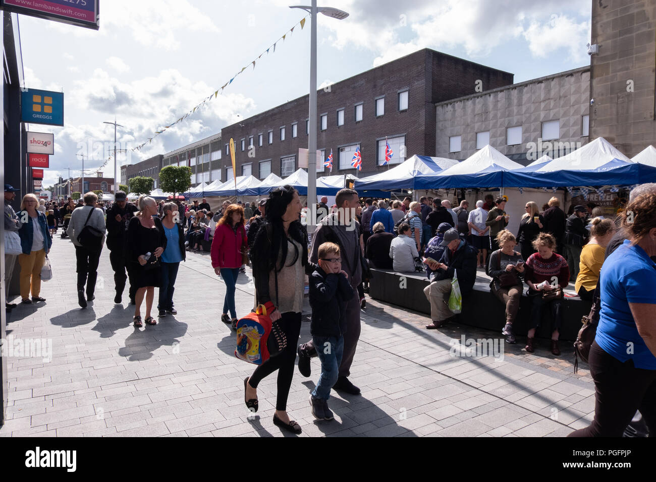 Bolton, Großbritannien. 25. August 2018. Fotos auf der belebten Samstag Nachmittag der drei Tag Essen und Trinken Festival in Bolton, Manchester, die dauert von Freitag, den 24. August bis Montag, den 27. August. Das Festival ist das größte im Nordwesten von England. Credit: Ruaux/Alamy leben Nachrichten Stockfoto