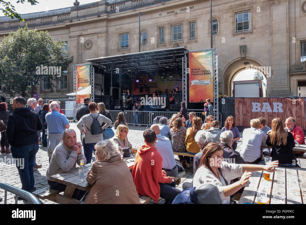 Bolton, Großbritannien. 25. August 2018. Fotos auf der belebten Samstag Nachmittag der drei Tag Essen und Trinken Festival in Bolton, Manchester, die dauert von Freitag, den 24. August bis Montag, den 27. August. Das Festival ist das größte im Nordwesten von England. Credit: Ruaux/Alamy leben Nachrichten Stockfoto