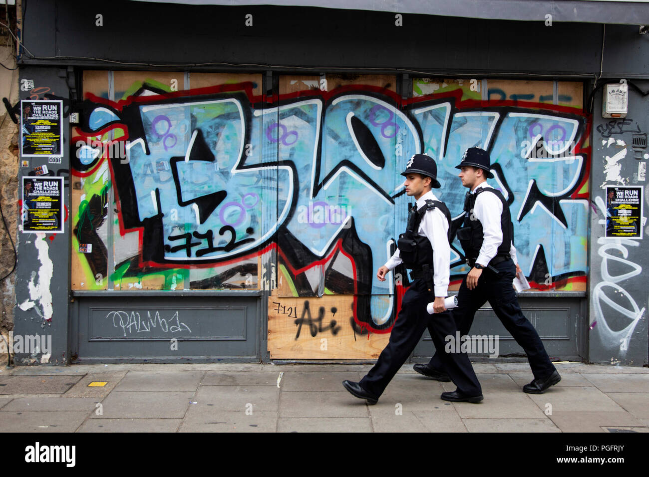 London, Großbritannien. 26. August 2018. Die Polizeiarbeit in Notting Hill Carnival. Foto: Bettina Strenske/Alamy leben Nachrichten Stockfoto
