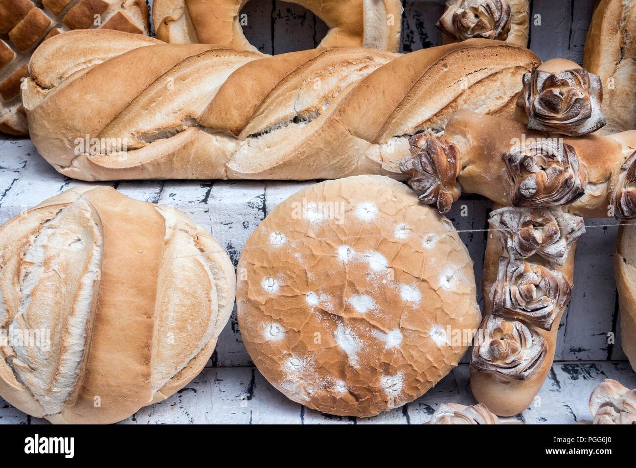Verschiedene Arten der traditionellen Brot von Caceres, Spanien Stockfoto