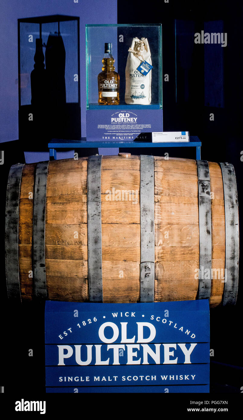 Bild: Old Pulteney Cask 202 Exclusive Special Edition am Flughafen Edinburgh World Duty Free Stockfoto