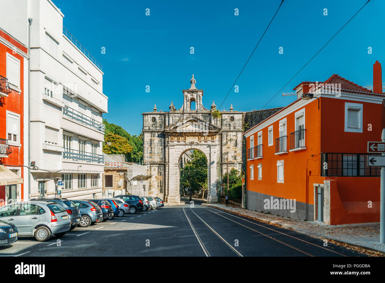 Lissabon, Portugal - 20. AUGUST 2017: Aquädukt Der freien Gewässern (Aqueduto Das Aguas Livres) und Commemorative Arch In Amoreiras Bereich der Lisboa Stockfoto