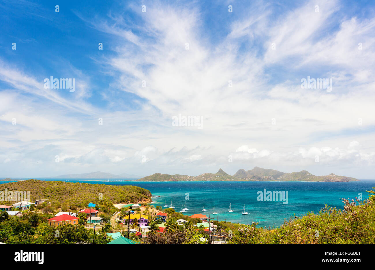 Luftaufnahme von tropischen Inseln und das türkisblaue Karibische Meer in St. Vincent und die Grenadinen Stockfoto