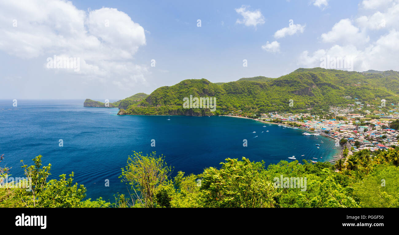 Panoramablick auf Jade Mountain in der Nähe der kleinen Stadt Soufriere auf St. Lucia Insel in der Karibik Stockfoto