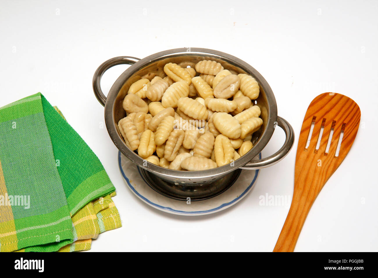 Gnocci mit Garnelen und Fenchel. Schritt für Schritt. Zubereitetes Gericht: BM 87 PS Stockfoto