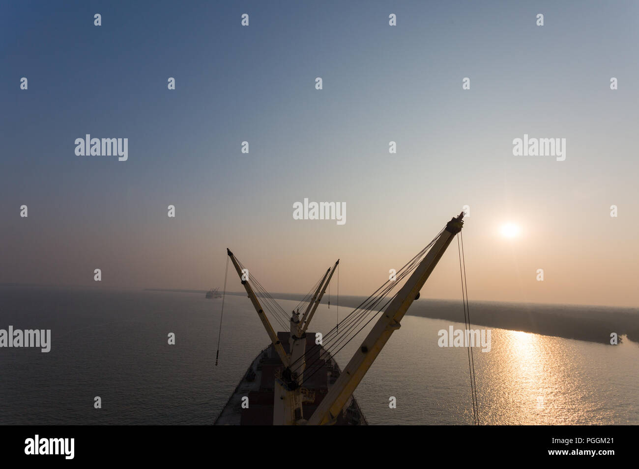 Der Hafen von mongla ist die zweite geschäftigsten Hafen von Bangladesch. Es ist in Bagerhat Bezirk im südwestlichen Teil des Landes. Stockfoto