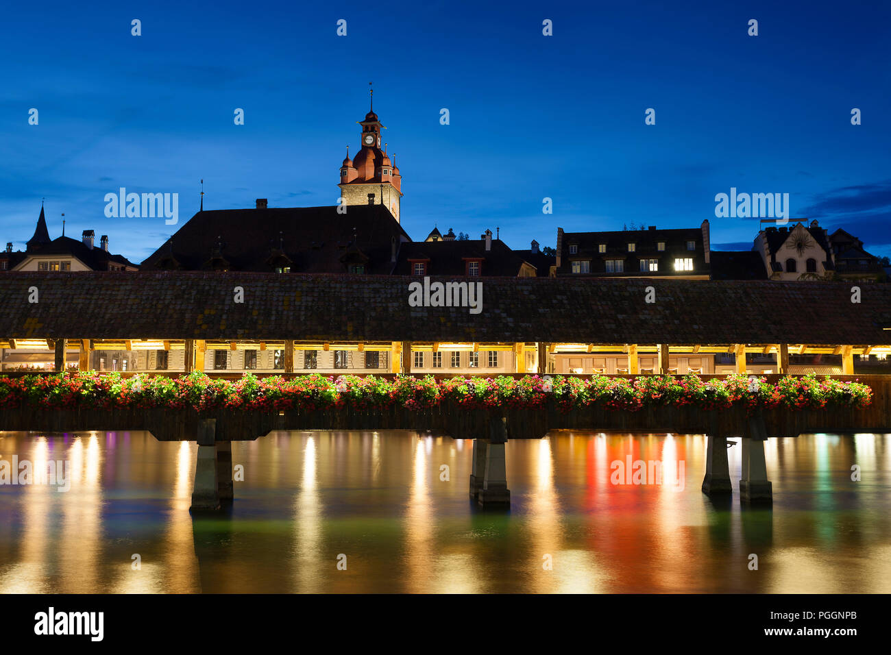 Kapellbrucke Brücke und Wasserturm, Luzern, Schweiz Stockfoto