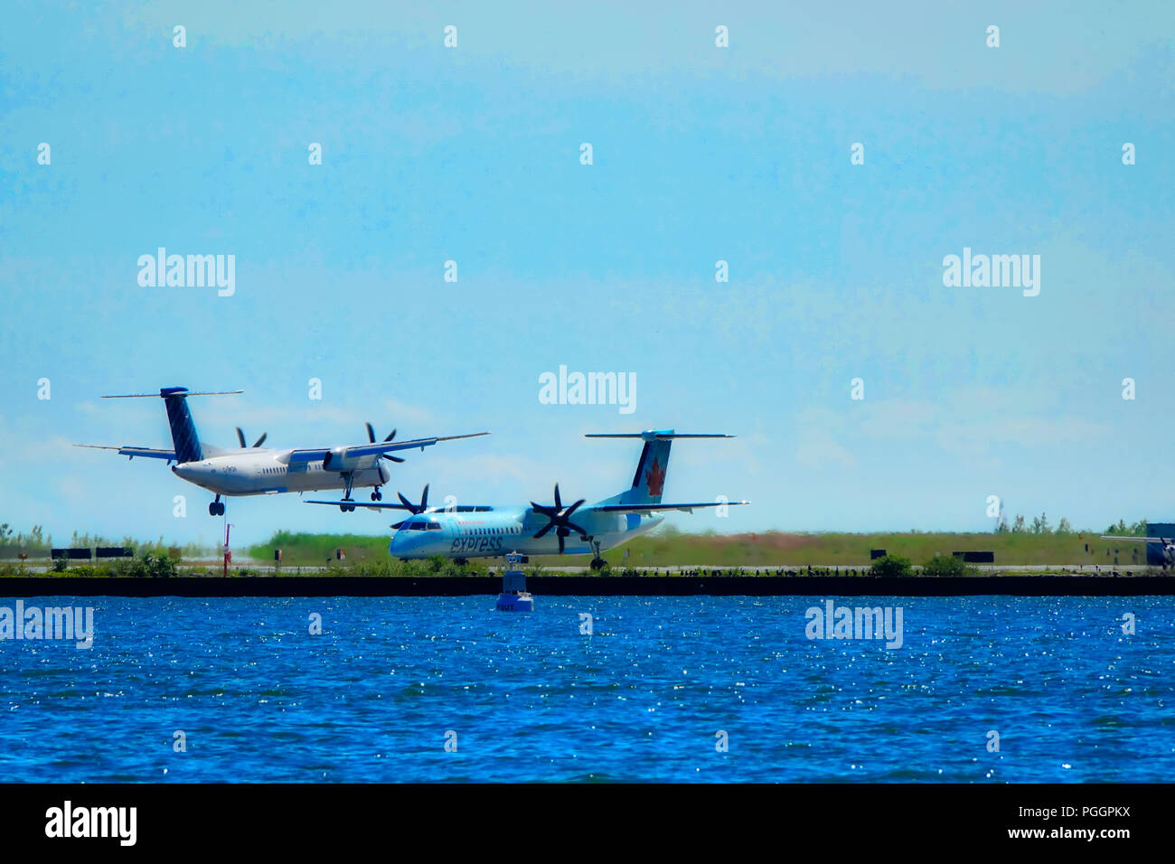 Toronto, Canada-August 20, 2018: Flugzeuge landen in Billy Bishop Toronto City Airport auf Toronto Islands Stockfoto