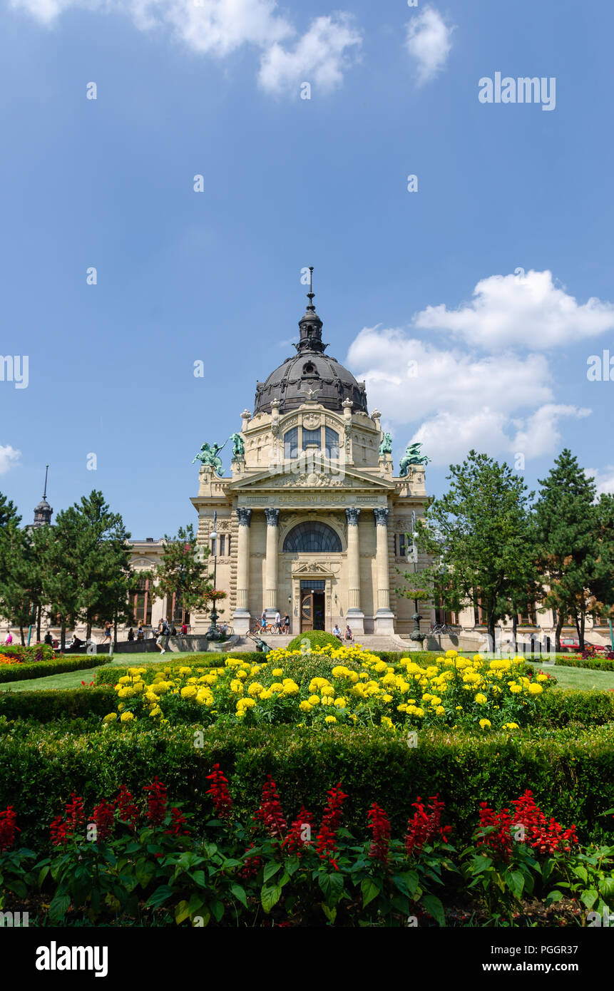 Eine von außen den Szechenyi Bädern historische Gebäude in Budapest, Ungarn Stockfoto