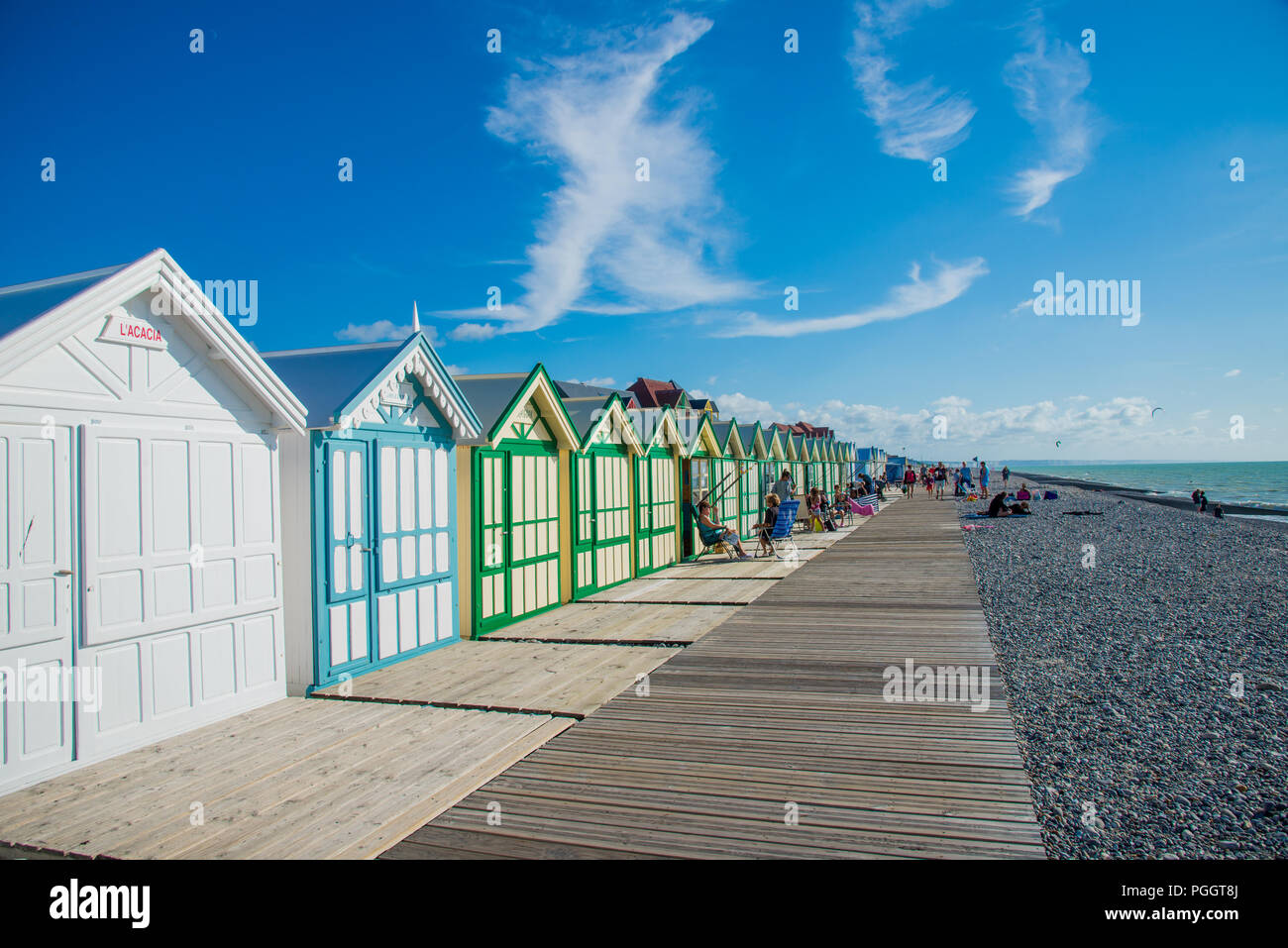 Holz- Kabinen am Strand von Cayeux-sur-Mer in der Normandie, Frankreich Stockfoto